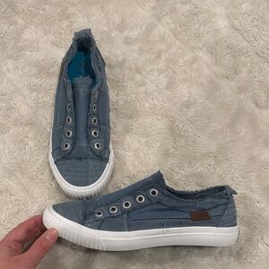 Blowfish Malibu Coastal Buzz Denim Blue Slip-On Sneakers Woman’s Size 9.5